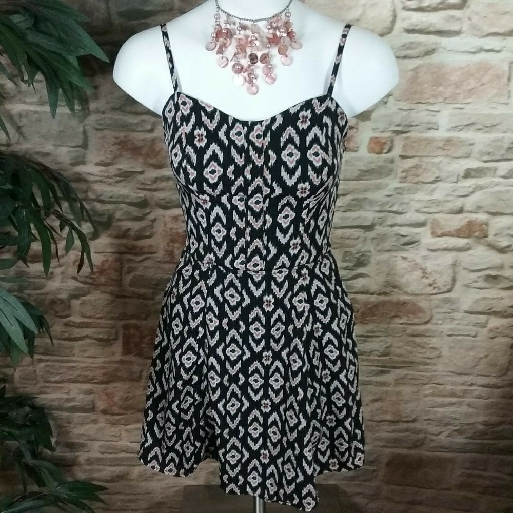 Jessica Simpson Dress XS Elastic Back Panel Lined - Picture 3 of 8